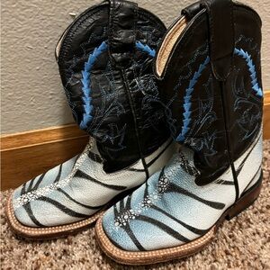 Ferrini toddler size 8.5 Stingray boots.